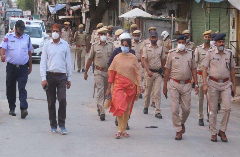 समय से पहले हुए बाजार बंद, प्रशासन ने किया शहर का दौरा समय से पहले हुए बाजार बंद, प्रशासन ने किया शहर का दौरा