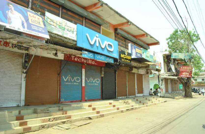 कोरोना कफ्र्यू ने छीना धार्मिक स्थलों के दुकानदारों का रोजगार कोरोना कर्फ्यू ने छीना धार्मिक स्थलों के दुकानदारों का रोजगार