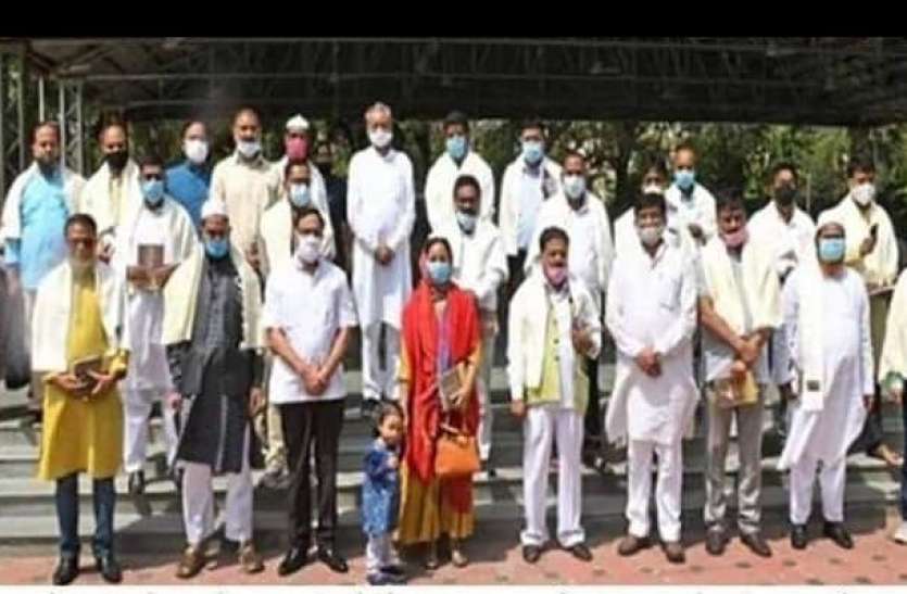 Assam Legislative candidates return home due to impediment असम विधायक प्रत्याशियों की बाड़ाबंदी से हुई घर वापसी