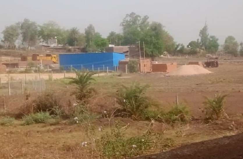 न डायवर्सन न अनुमति, खेती की जमीन पर होने लगा निर्माण कार्य न डायवर्सन न अनुमति, खेती की जमीन पर होने लगा निर्माण कार्य