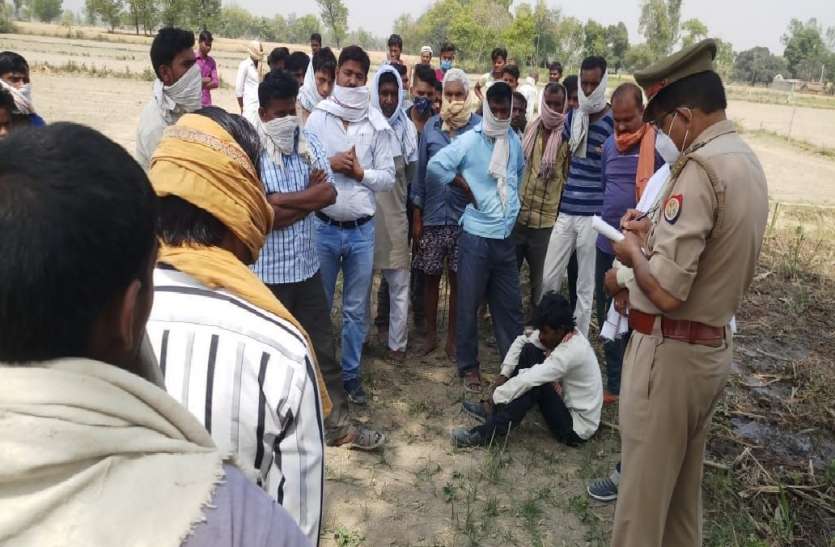 जमीनी विवाद में बुजुर्ग की गला घोटकर बेरहमी से हत्या, गांव के ही चार लोगों पर आरोप जमीनी विवाद में बुजुर्ग की गला घोटकर बेरहमी से हत्या, गांव के ही चार लोगों पर आरोप