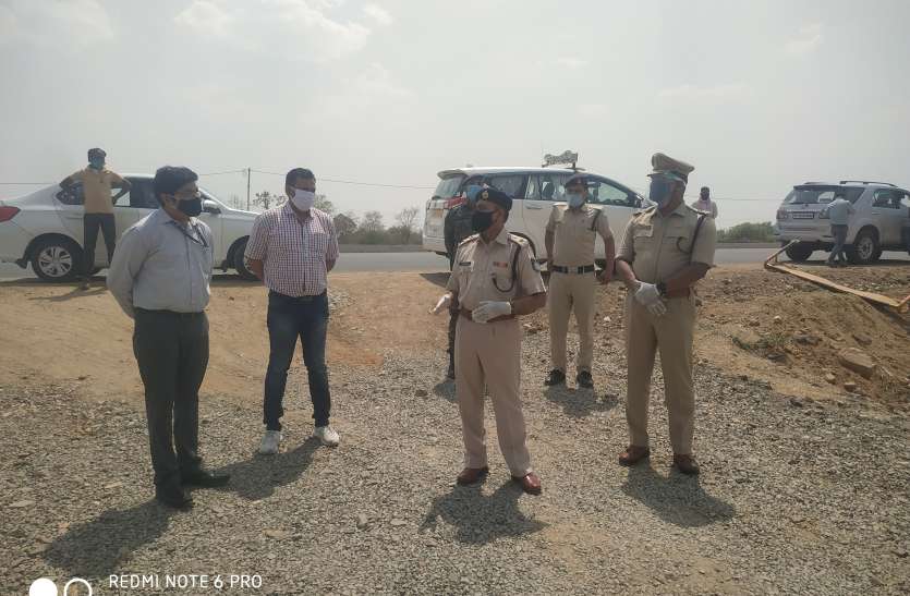 Survey team came to inspect the allotted land प्रदेश में पहला निवाड़ी जिले में खोला जाएगा फ्यूल मार्ट, जिले के युवाओं को मिलेगा रोजगार