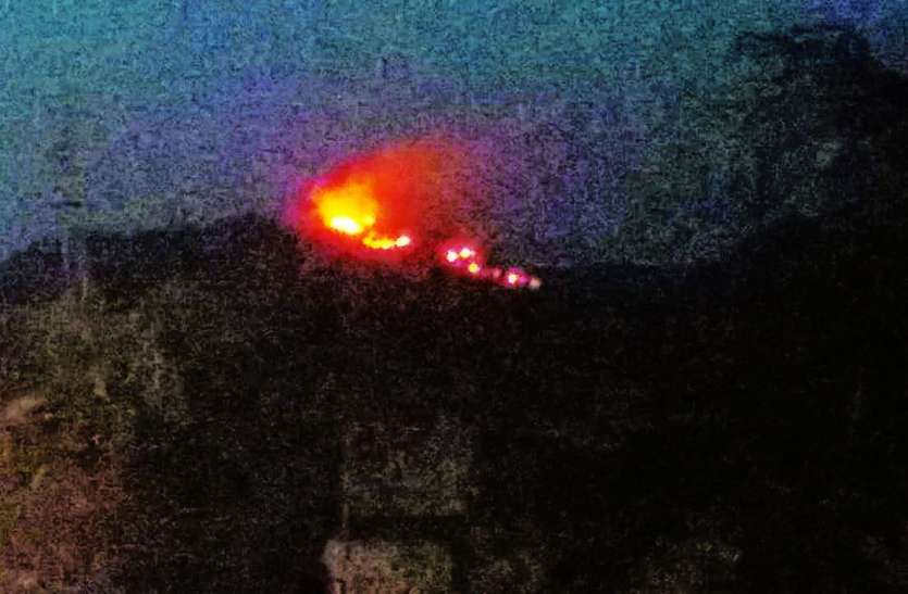 The hills of Jaisamand Sanctuary incandesce जयसमंद अभयारण्य की पहाडिय़ां धधकीं