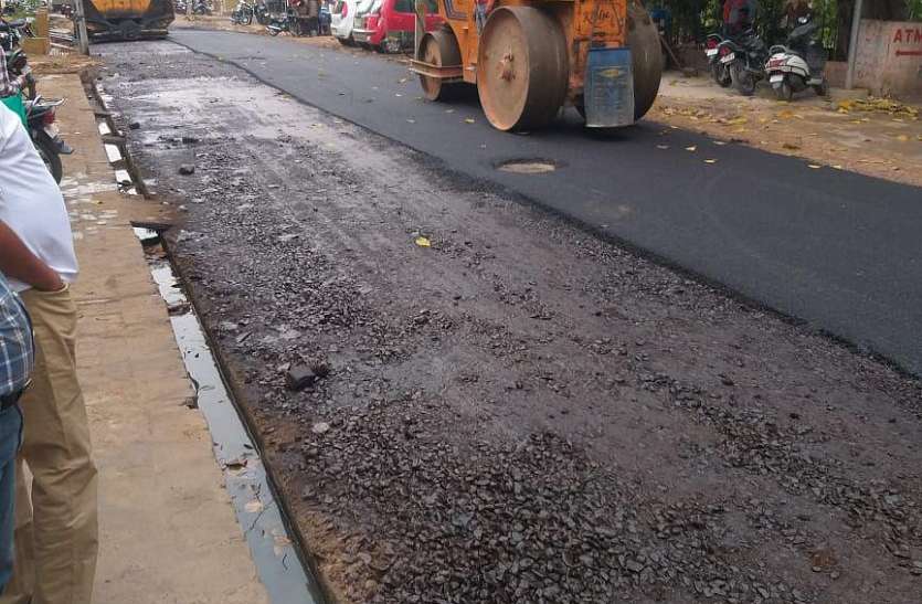 सीवर ठेका कंपनी की मनमानी, सड़क बनाने में खानापूर्ति सीवर ठेका कंपनी की मनमानी, सड़क बनाने में खानापूर्ति