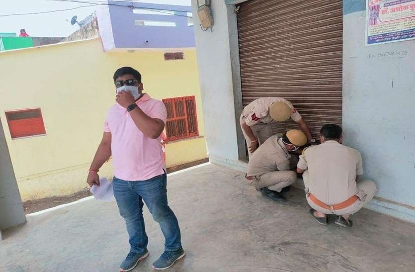 पुलिस प्रशासन के अधिकारियों ने निकाला मार्च पुलिस प्रशासन के अधिकारियों ने निकाला मार्च