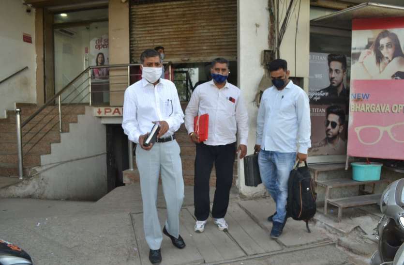 acb search accounts Revenue board trap: लॉकर चार साल से बंद, खातों में मिले 16.95 लाख