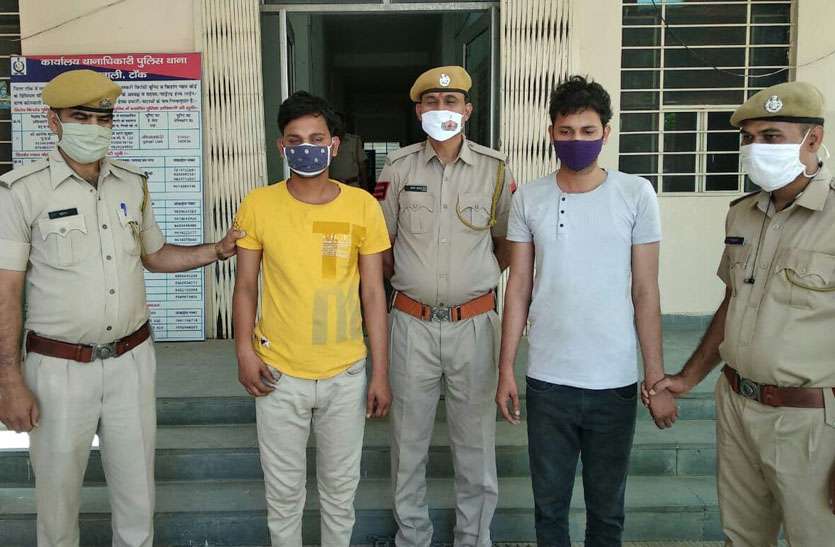 टोंक में आइपीएल मैच पर 7 लाख रुपए का सट्टा पकड़ा टोंक में आइपीएल मैच पर 7 लाख रुपए का सट्टा पकड़ा