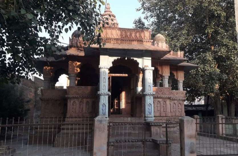 ऐतिहासिक धरोहरों की अनदेखी, जीर्णशीर्ण हो रहा चारभुजा मंदिर ऐतिहासिक धरोहरों की अनदेखी, जीर्णशीर्ण हो रहा चारभुजा मंदिर