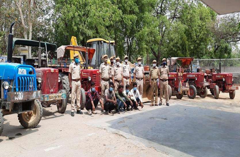 अवैध मिट्टी खनन नहीं रुका, पुलिस ने जेसीबी व ट्रैक्टर-ट्रॉली जब्त किए अवैध मिट्टी खनन नहीं रुका, पुलिस ने जेसीबी व ट्रैक्टर-ट्रॉली जब्त किए