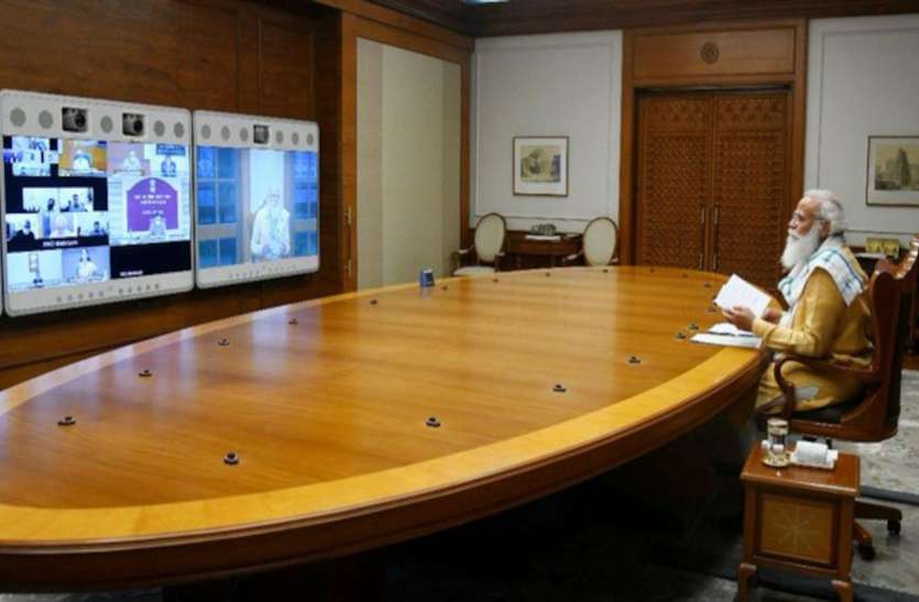 pm_modi_with_officers_ministers_on_corona.jpg मंत्रियों-अफसरों के साथ पीएम मोदी की हाई-लेवल मीटिंग समाप्त, अधिकारियों को दिए गए जरूरी दिशा-निर्देश