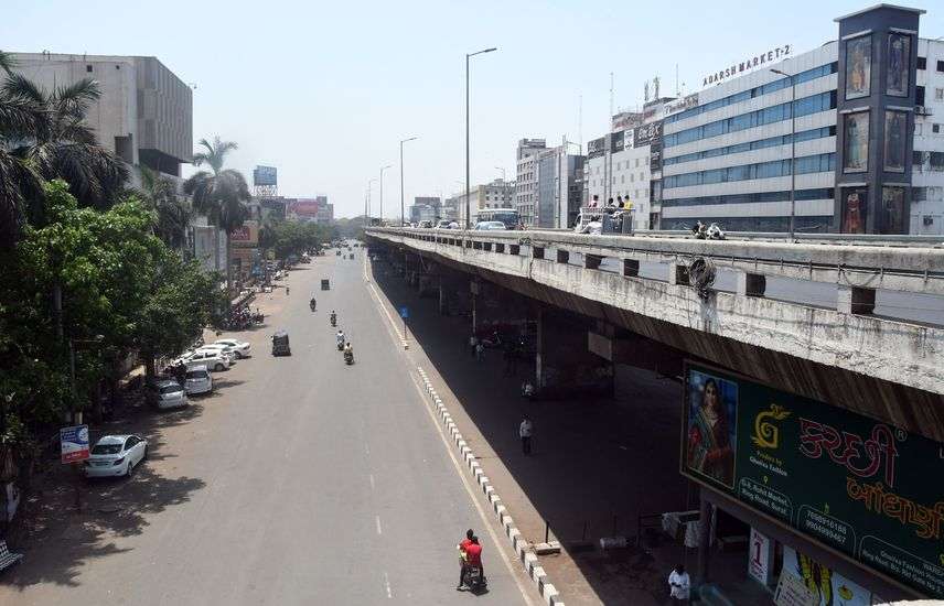SURAT KAPDA MANDI: सेल्फ लॉकडाउन से रिंगरोड पर पसरा सन्नाटा
