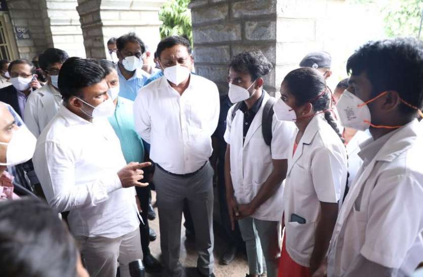 बेंगलूरु के अस्पतालों व सीसीसी में 6 हजार बिस्तर उपलब्ध बेंगलूरु के अस्पतालों व सीसीसी में 6 हजार बिस्तर उपलब्ध