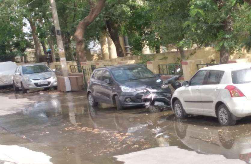 phed department mater एक ओर नहीं आ रहे नल, दूसरी तरफ व्यर्थ बह रहा पानी