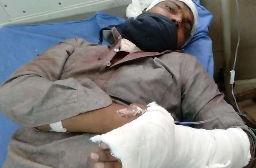 पहले आंखों में डाली मिर्ची, फिर किया हमला पारिवारिक विवाद के चलते युवक पर प्राणघातक हमला