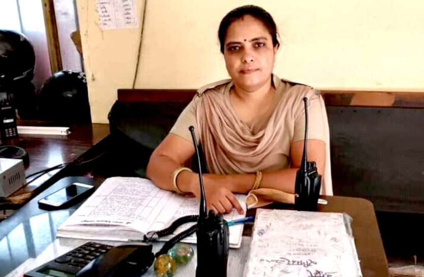 She News : जान हथेली पर लेकर करती हैं आपदा का सामना She News : जान हथेली पर लेकर करती हैं आपदा का सामना