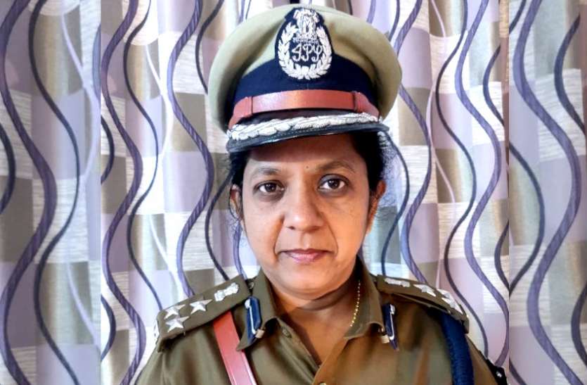 She News : ...जब सेल्यूट करने से भी कतराया करते थे कनिष्ठ अधिकारी She News : ...जब सेल्यूट करने से भी कतराया करते थे कनिष्ठ अधिकारी