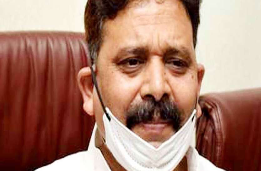 स्टाम्प मंत्री रवीन्द्र जायसवाल ने कोरोना से बचाव के लिए 1 करोड़ रुपए की धनराशि दी स्टाम्प मंत्री रवीन्द्र जायसवाल ने कोरोना से बचाव के लिए 1 करोड़ रुपए की धनराशि दी