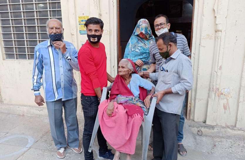 उप चुनाव के वोट प्रतिशत में उलझी भाजपा-कांग्रेस, जीत-हार को लेकर संशय बरकरार ! उप चुनाव के वोट प्रतिशत में उलझी भाजपा-कांग्रेस, जीत-हार को लेकर संशय बरकरार !