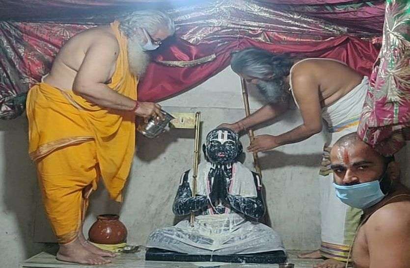 GALATA TIRTH : रामानुज कीर्ति स्तंभ के परिक्रमा कर निकाली प्रभातफेरी GALATA TIRTH : रामानुज कीर्ति स्तंभ के परिक्रमा कर निकाली प्रभातफेरी