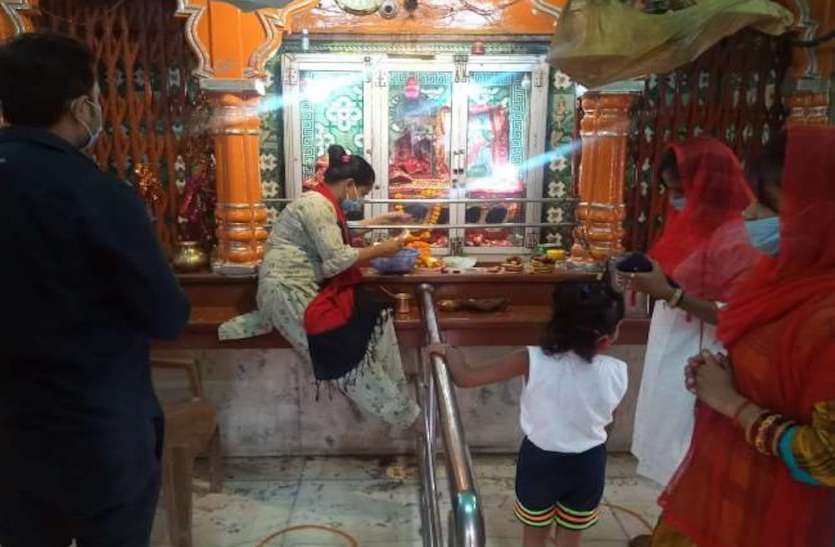 Chaitra Navratri 2021: कोविड काल में नवरात्रि पूजा, देवी मां के दर्शन के लिए प्रदेश के सभी मंदिरों में हुए बड़े बदलाव Chaitra Navratri 2021: कोविड काल में नवरात्रि पूजा, देवी मां के दर्शन के लिए प्रदेश के सभी मंदिरों में हुए बड़े बदलाव