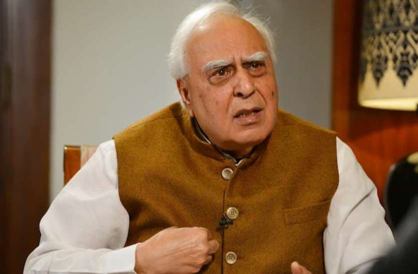 Sibal said, Centre should declare national health emergency कपिल सिब्बल ने केंद्र से की देश में नेशनल हेल्थ इमरजेंसी लगाने की मांग