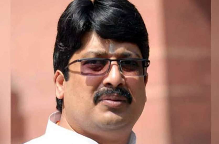raja_bhaiya.jpg Corona : अब कुंडा विधायक राजा भैया कोरोना पॉजिटिव, पूर्व कैबिनेट मंत्री अवधेश प्रसाद भी संक्रमित