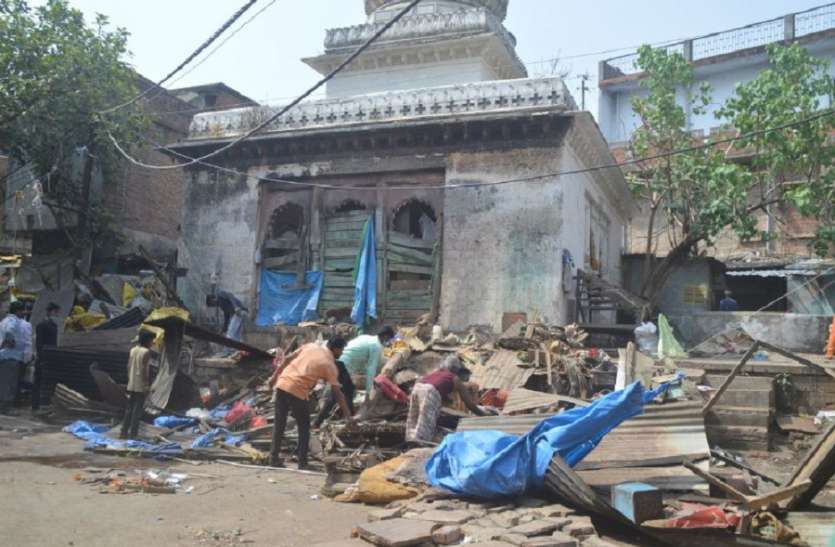 rewa सब्जी मंडी और आसपास वर्षों से जमे अतिक्रमण को नगर निगम ने तोड़ा