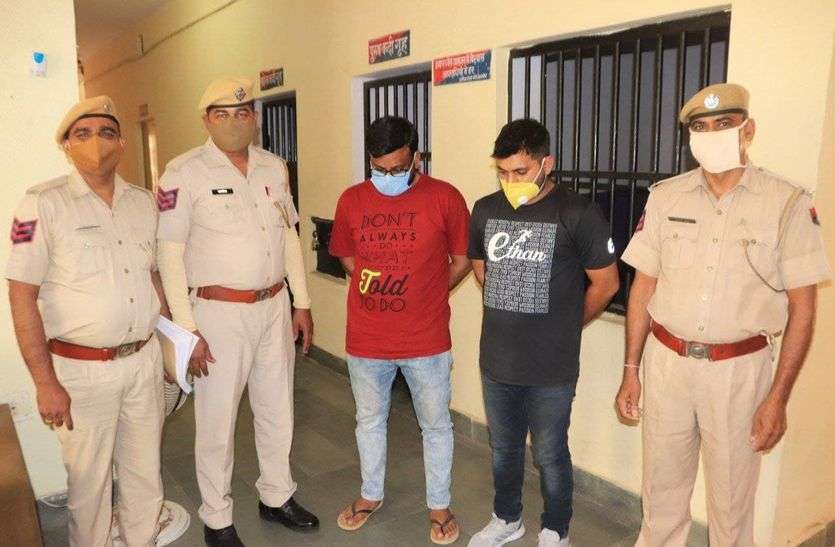 , आईपीएल क्रिकेट मैच : पुलिस ने छापा मारकर सवा करोड़ का पकड़ा सट्टा, दो सटोरिए मौके से गिरफ्तार
