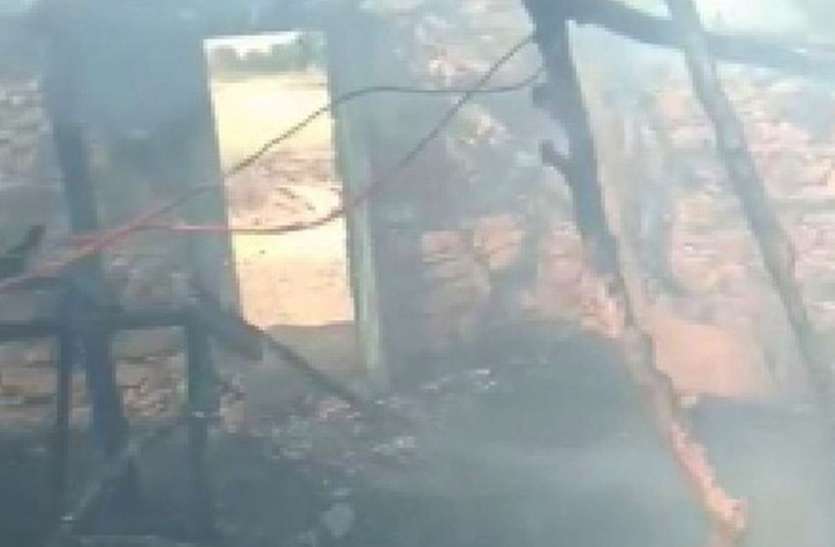 चैनपुरिया के निकट टापरी में लगी आग चैनपुरिया के निकट टापरी में लगी आग