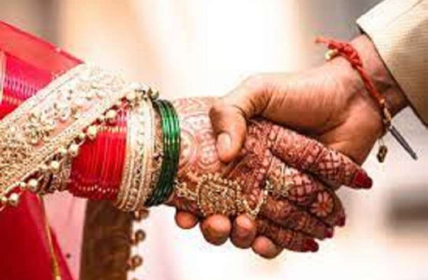 Covid Effect: कोरोनाकाल में लोगों ने निकाला शादी का नया तरीका, इस तरह संपन्न होंगे समारोह Covid Effect: कोरोनाकाल में लोगों ने निकाला शादी का नया तरीका, इस तरह संपन्न होंगे समारोह