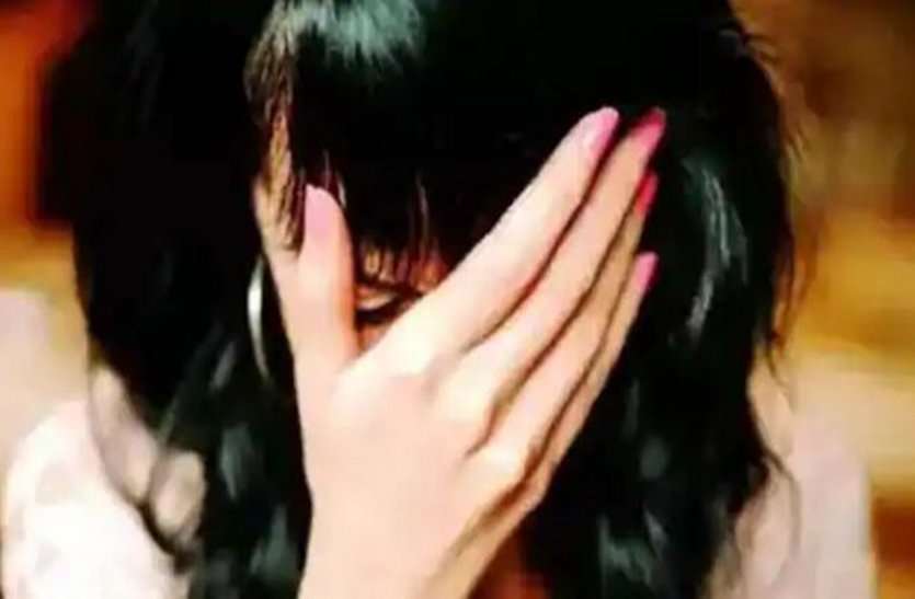 लॉकडाउन में अचानक घर से लापता हो गई 15 साल की नाबालिग लड़की, आठ दिन बाद जब मिली तो खुला अपहरण का राज लॉकडाउन में अचानक घर से लापता हो गई 15 साल की नाबालिग लड़की, आठ दिन बाद जब मिली तो खुला अपहरण का राज