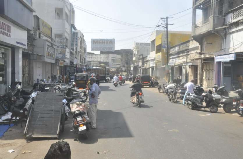 स्वयंभू बंद पूरा, बाजार खुले स्वयंभू बंद पूरा, बाजार खुले
