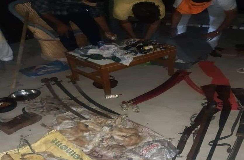 अवैध हथियार बनाने का कारखाना पकड़ा अवैध हथियार बनाने का कारखाना पकड़ा