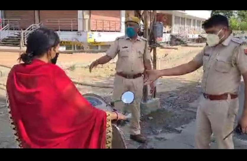 Third day of curfew and tough, police strictness कफ्र्यू का तीसरा दिन और कड़ा, पुलिस की सख्ती