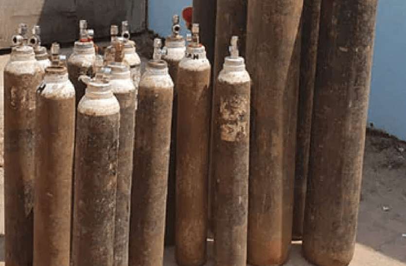 oxygen cylinder मरीजों को उपलब्ध होगी ऑक्सीजन, औद्योगिक इकाइयों के लिए रोक