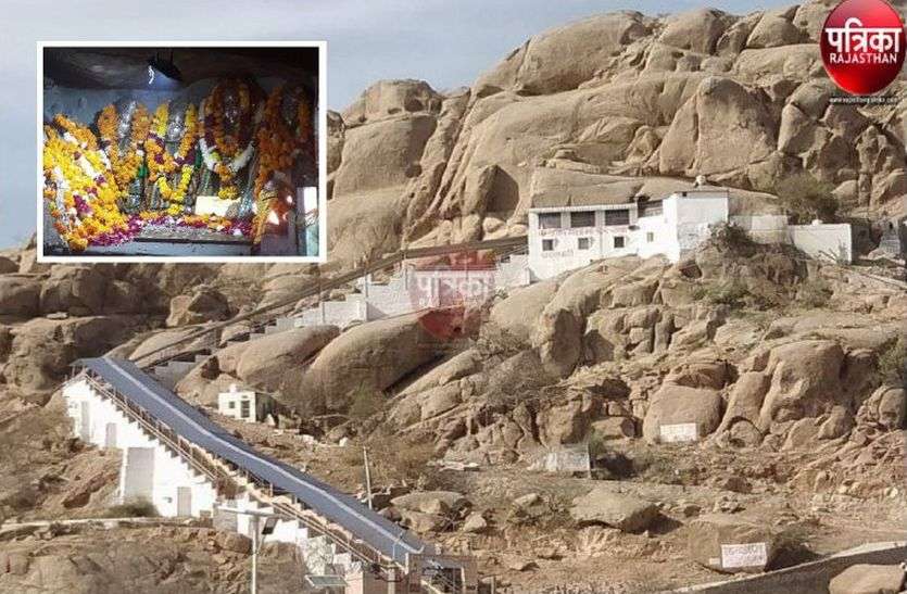 गर्जना के साथ पहाड़ फाड़ कर पहाड़ी पर विराजमान हुई गाजण माता गर्जना के साथ पहाड़ फाड़ कर पहाड़ी पर विराजमान हुई गाजण माता
