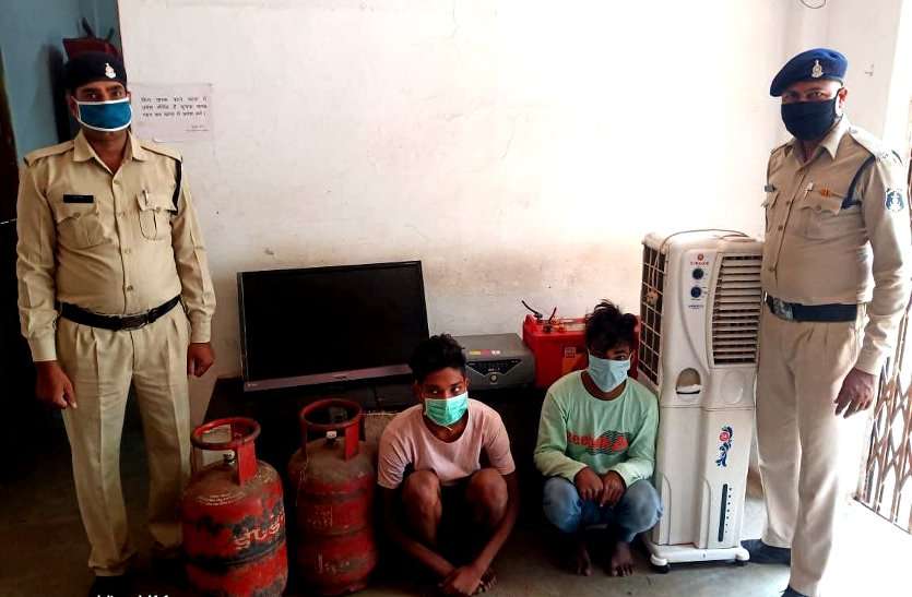 लॉकडाउन में टीवी, कूलर, सिलेंडर बेचने निकला था नाबालिग, पुलिस ने दिखाई सख्ती तो हो गया कई चोरियों का खुलासा लॉकडाउन में टीवी, कूलर, सिलेंडर बेचने निकला था नाबालिग, पुलिस ने दिखाई सख्ती तो हो गया कई चोरियों का खुलासा
