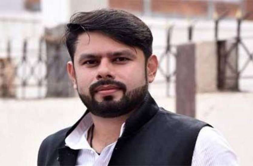 युवा विधायक की दरियादिली, कोरोना से मौत का तांडव देख 5 नॉन इंवेंसिव वेंटिलेटर मशीन अस्पताल को किया दान युवा विधायक की दरियादिली, कोरोना से मौत का तांडव देख 5 नॉन इंवेंसिव वेंटिलेटर मशीन अस्पताल को किया दान