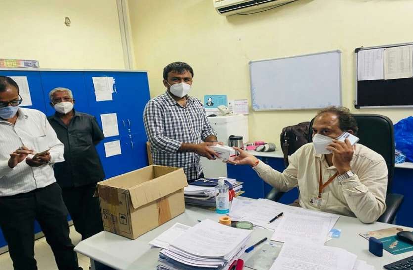 कालाबाजारी में जब्त रेमडेसिविर से बचेगी मरीजों की जान, कोर्ट की मंजूरी कालाबाजारी में जब्त रेमडेसिविर से बचेगी मरीजों की जान, कोर्ट की मंजूरी