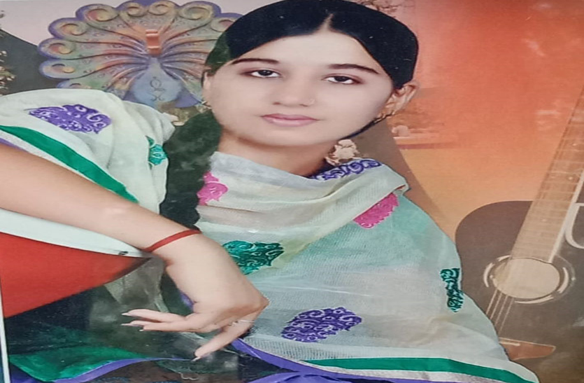 सुसाइड नोट में लिखा- ससुराल पक्ष के लोग करते दहेज के लिए परेशान सुसाइड नोट में लिखा- ससुराल पक्ष के लोग करते दहेज के लिए परेशान