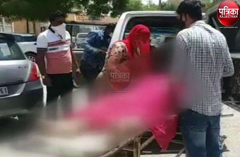 परिजनों का आरोप : चिकित्सक नहीं आए समय पर, अस्पताल प्रशासन : महिला की हालत पहले ही गंभीर थी परिजनों का आरोप : चिकित्सक नहीं आए समय पर, अस्पताल प्रशासन : महिला की हालत पहले ही गंभीर थी