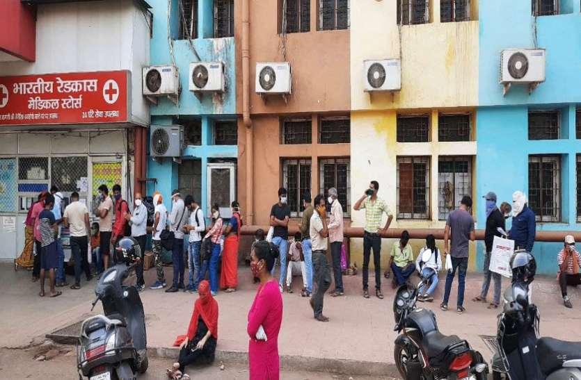कोरोना: संक्रमितों की आंकड़े घटे पर मौतें बढ़ीं कोरोना: संक्रमितों के आंकड़े घटे पर मौतें बढ़ीं
