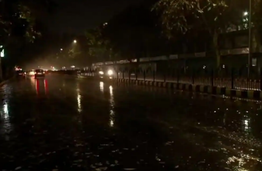 delhi_ncr_rain.png मौसम ने बदली करवट, दिल्ली-एनसीआर में बूंदाबांदी तो कई राज्यों में रिमझिम बारिश
