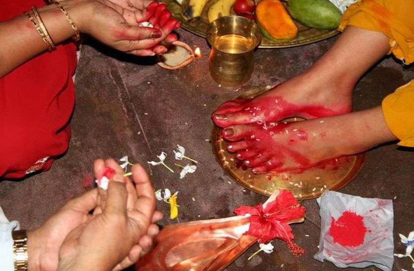 navratara pujan in ajmer Navratra: जुटे अष्टमी पूजन में, कराएंगे कन्याओं को भोजन