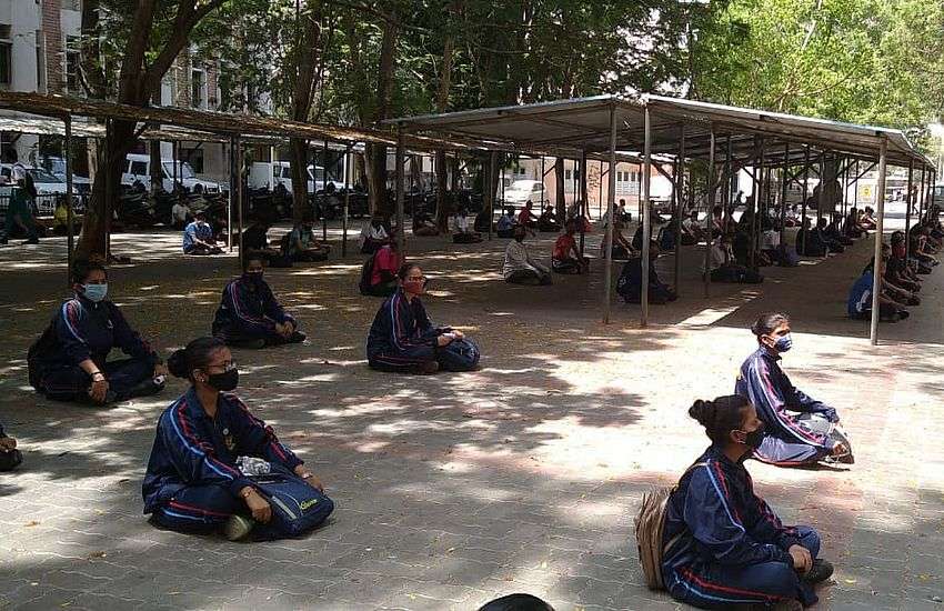 मेडिकल स्टाफ और मरीजों का मनोबल बढ़ाने के लिए निजी संस्थाओं के साथ बैठक
