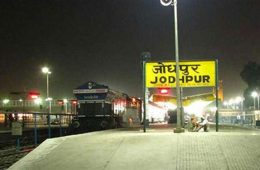 आरटी-पीसीआर रिपोर्ट बिना रेलवे स्टेशन आई महिला का हंगामा आरटी-पीसीआर रिपोर्ट बिना रेलवे स्टेशन आई महिला का हंगामा