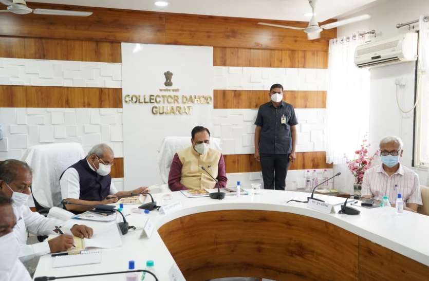 Gujarat: दाहोद में एक सप्ताह में कोरोना मरीजों के लिए बढ़ाए जाएंगे 300 बेड Gujarat: दाहोद में एक सप्ताह में कोरोना मरीजों के लिए बढ़ाए जाएंगे 300 बेड