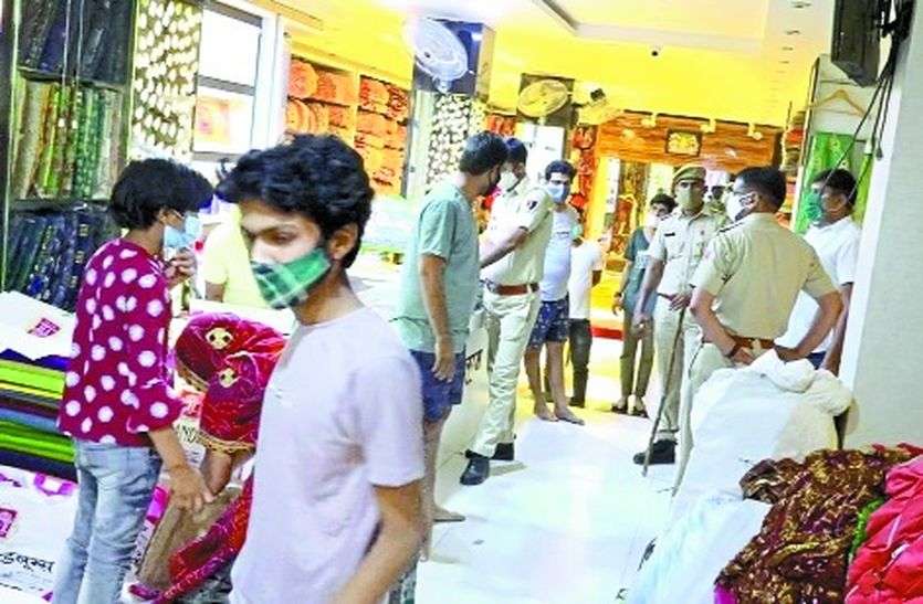 कोरोना की भयावह स्थिति को चुनौती दे रहा भीड़तंत्र कोरोना की भयावह स्थिति को चुनौती दे रहा भीड़तंत्र