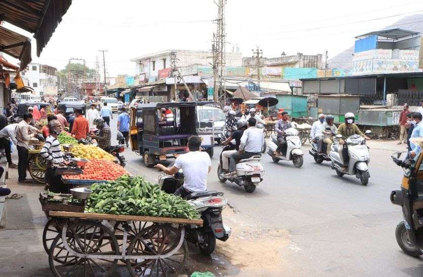 अजमेर में लोगों को रास नहीं आ रहा अनुशासन पखवाड़ा, बाजार में भीड़,दुकानें खुल रही,सोशल डिस्टेंस ना मास्क की फिक्र अजमेर में लोगों को रास नहीं आ रहा अनुशासन पखवाड़ा, बाजार में भीड़,दुकानें खुल रही,सोशल डिस्टेंस ना मास्क की फिक्र