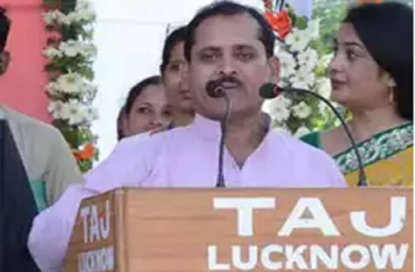 इलाज के अभाव में लखनऊ के मशहूर कवि वाहिद अली वाहिद ने इस दुनिया को अलविदा कहा इलाज के अभाव में लखनऊ के मशहूर कवि वाहिद अली वाहिद ने इस दुनिया को अलविदा कहा
